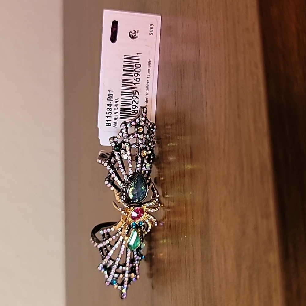 New! BETSEY JOHNSON All Hallows Collection Crystal Spider Hinged Ring. 7 - Picture 12 of 12